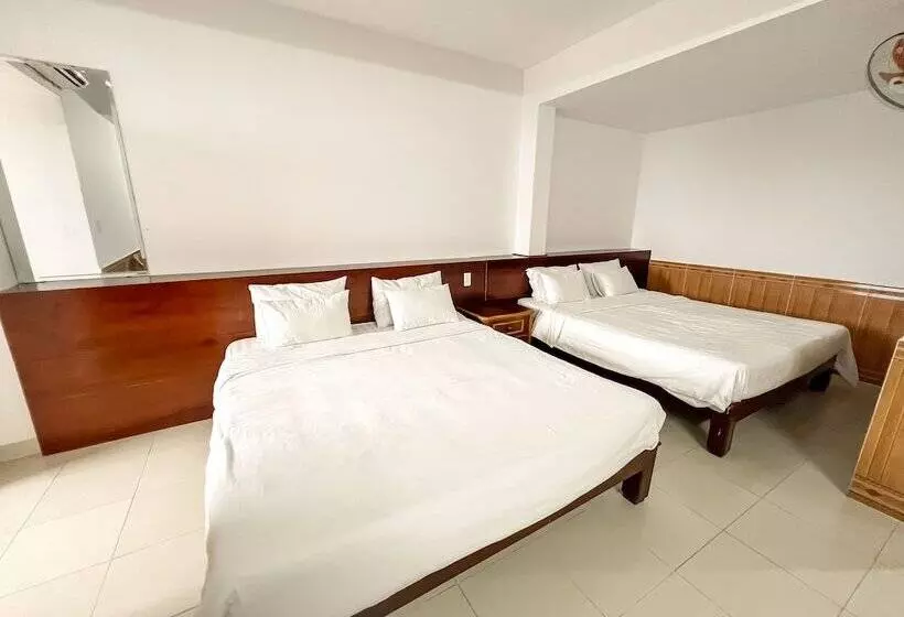 Ngọc Hân Hotel By The Moment