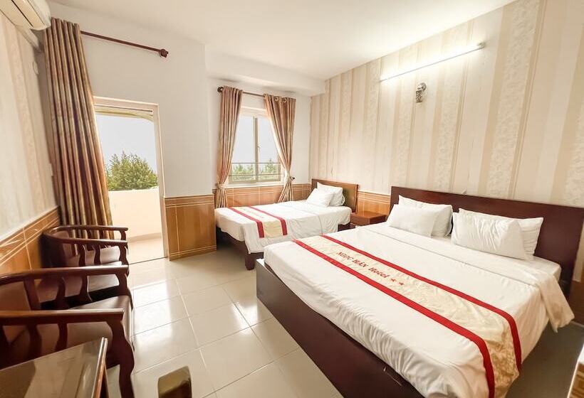 Ngọc Hân Hotel By The Moment