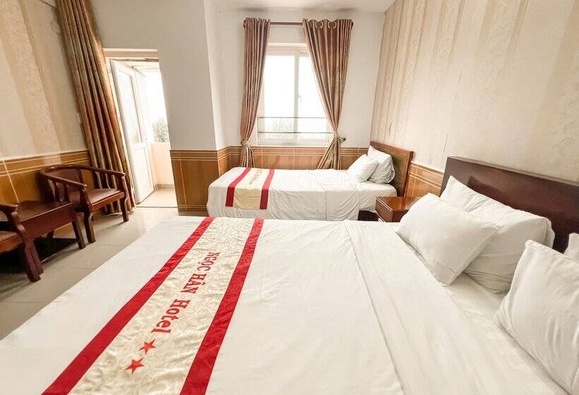 Ngọc Hân Hotel By The Moment