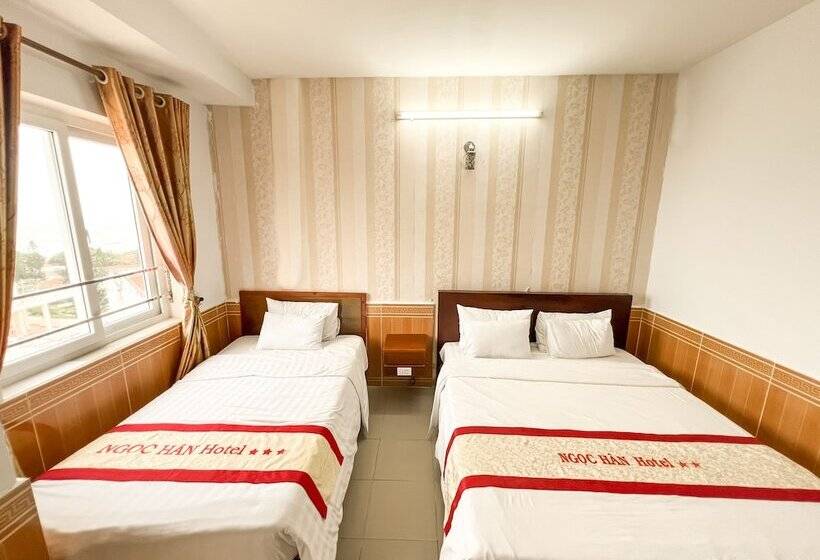 Ngọc Hân Hotel By The Moment