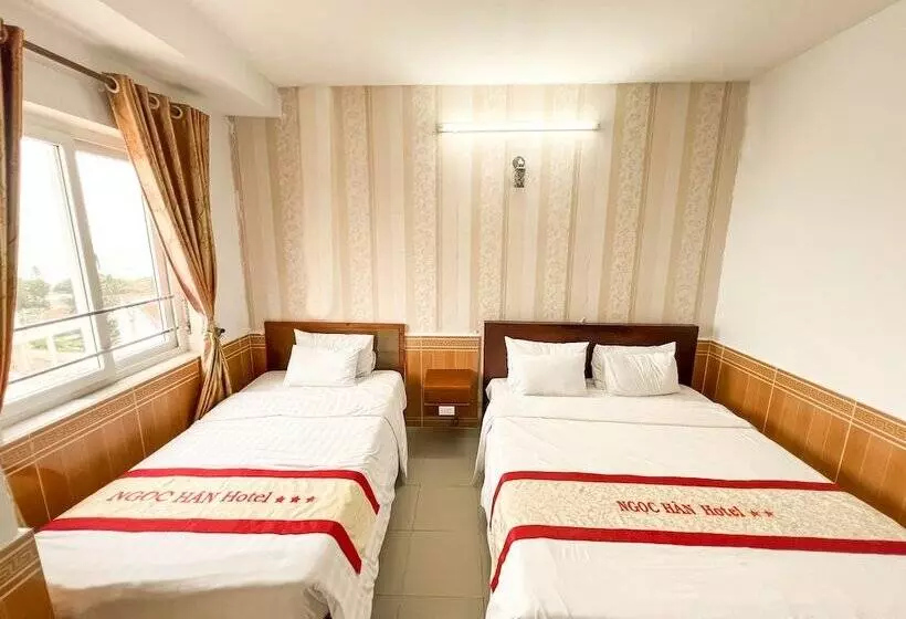 Ngọc Hân Hotel By The Moment