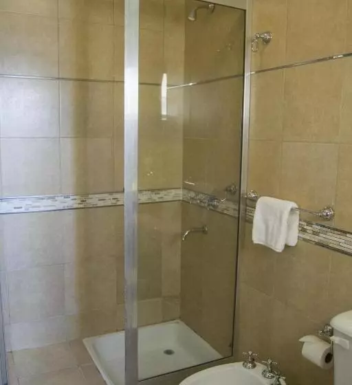 هتل Confianza