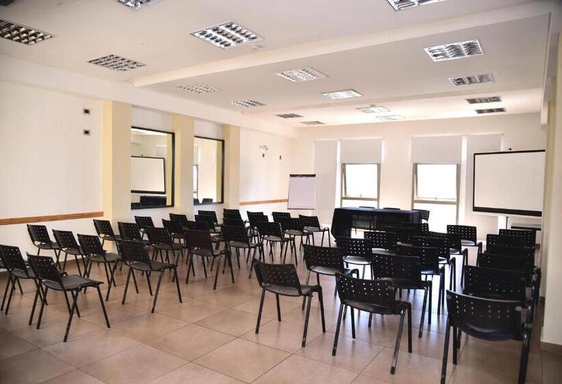 Отель Confianza