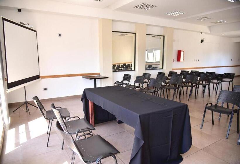 Отель Confianza