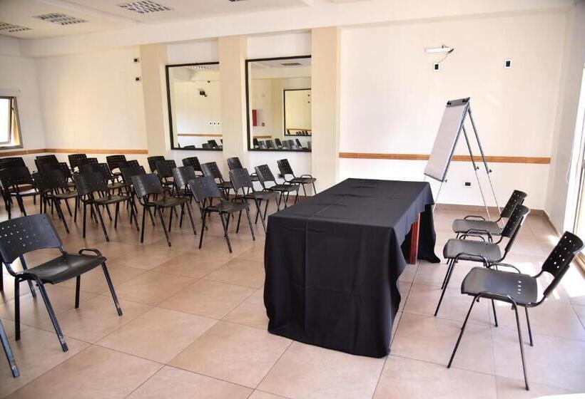 Отель Confianza