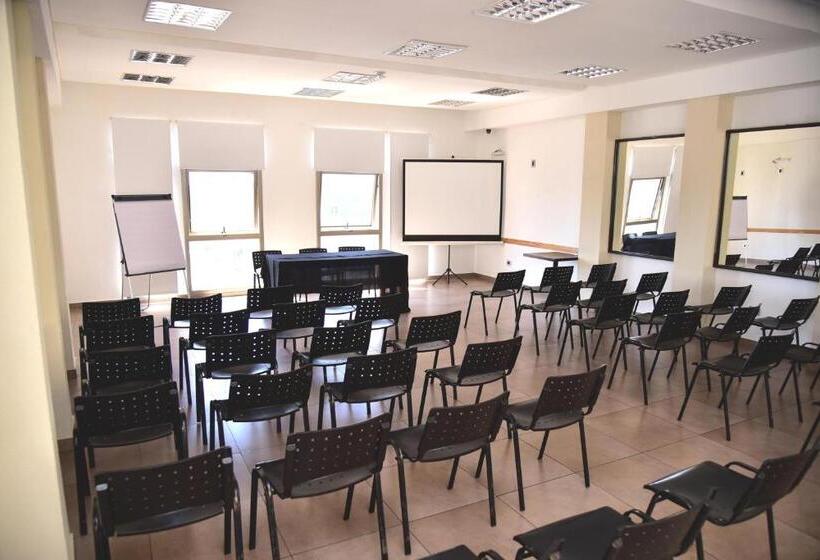 Отель Confianza