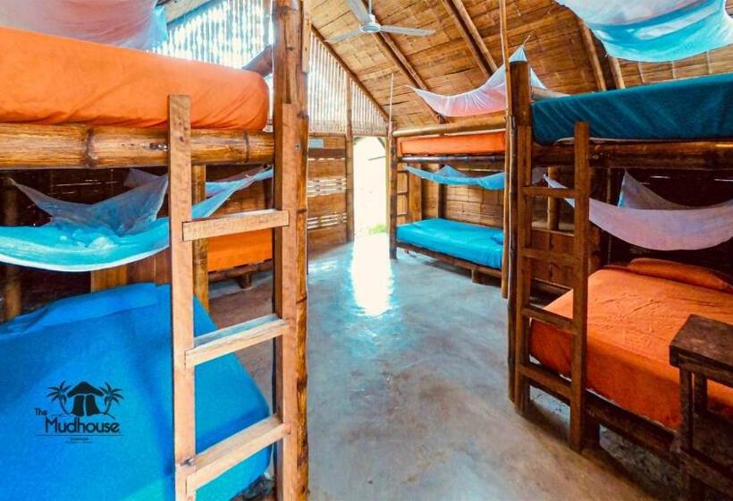 The Mudhouse Hostel Mompiche