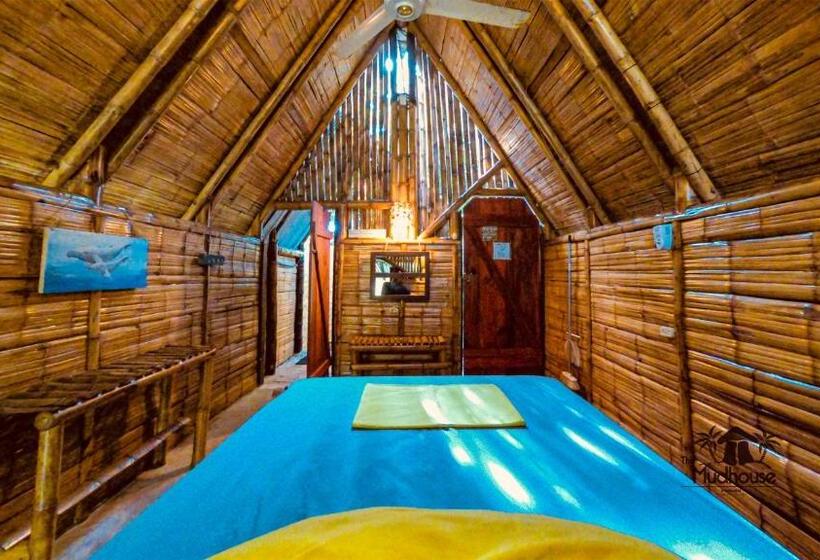 The Mudhouse Hostel Mompiche