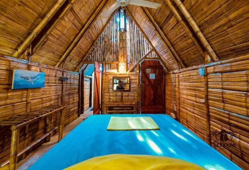 The Mudhouse Hostel Mompiche