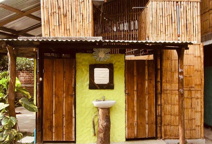 The Mudhouse Hostel Mompiche