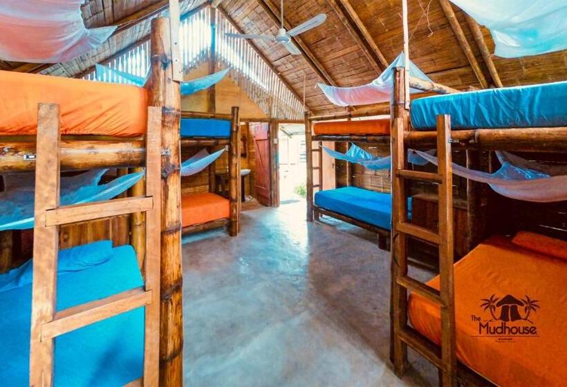 The Mudhouse Hostel Mompiche