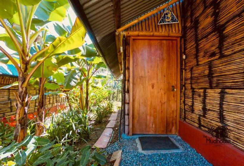 The Mudhouse Hostel Mompiche