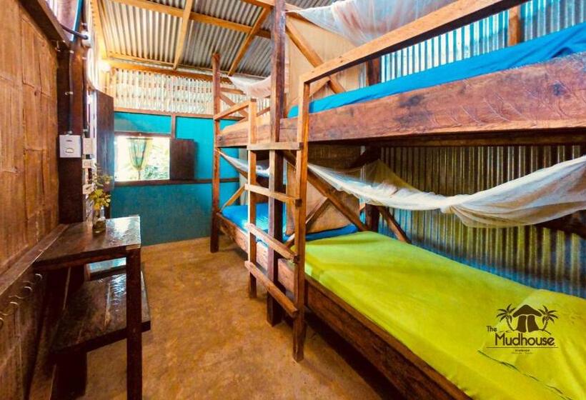 The Mudhouse Hostel Mompiche