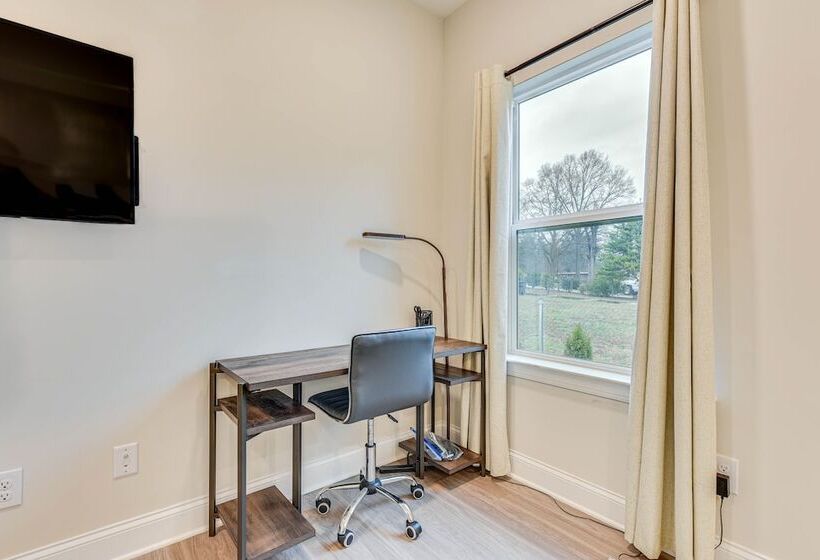 Family Friendly Home ~ 5 Mi To Unc Charlotte!