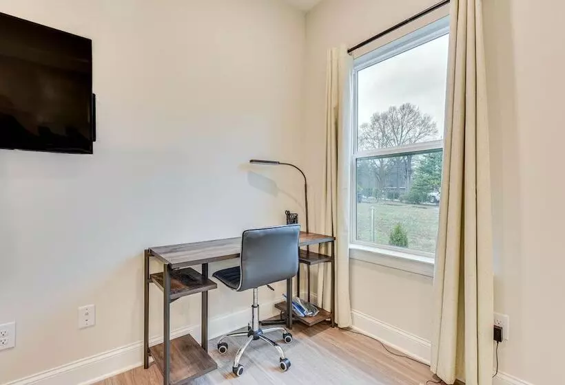 Family Friendly Home ~ 5 Mi To Unc Charlotte!