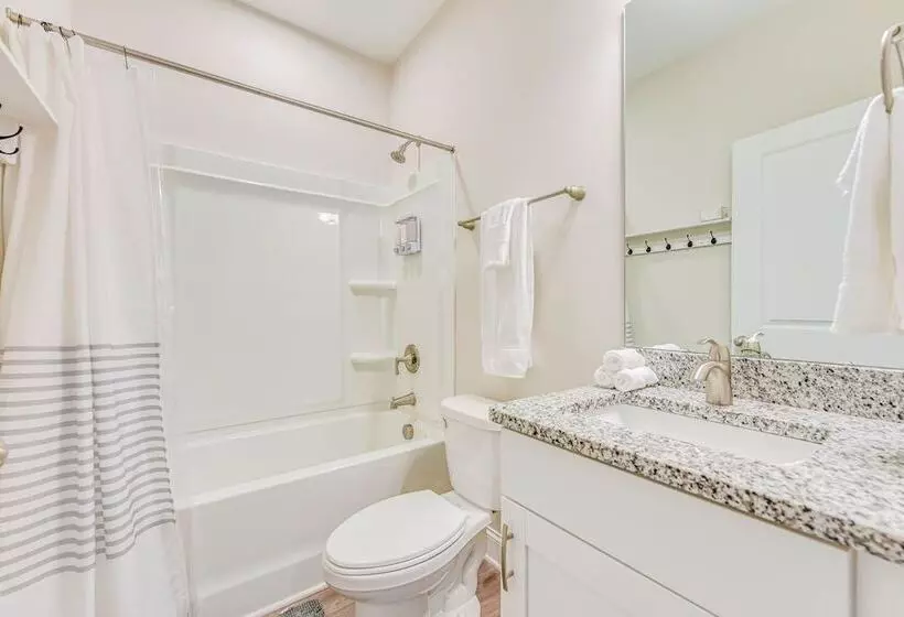 Family Friendly Home ~ 5 Mi To Unc Charlotte!