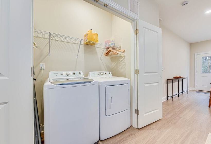 Family Friendly Home ~ 5 Mi To Unc Charlotte!