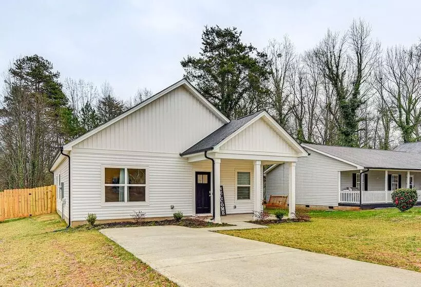 Family Friendly Home ~ 5 Mi To Unc Charlotte!