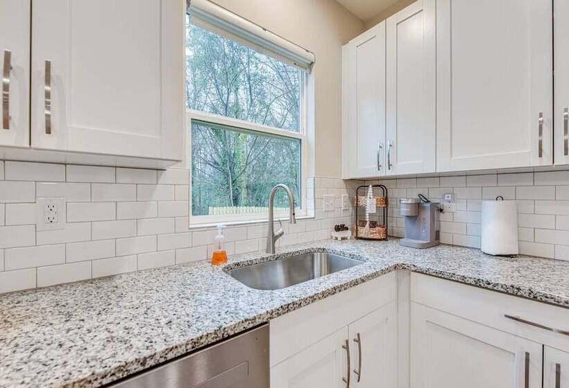 Family Friendly Home ~ 5 Mi To Unc Charlotte!