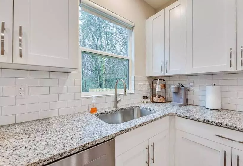 Family Friendly Home ~ 5 Mi To Unc Charlotte!