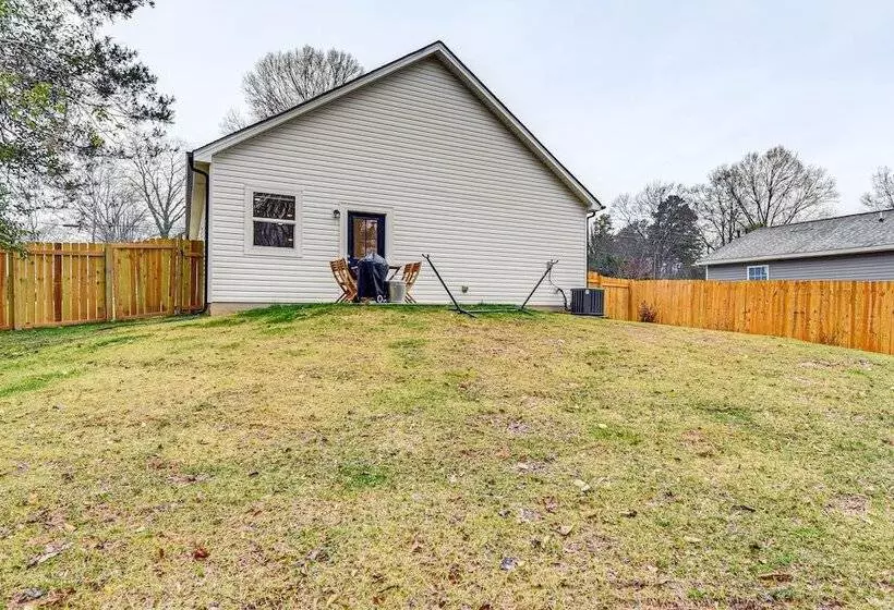 Family Friendly Home ~ 5 Mi To Unc Charlotte!