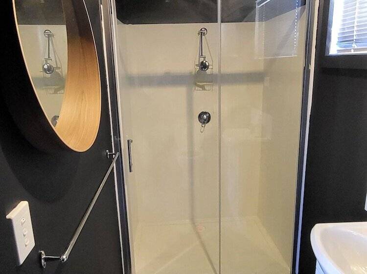 בית מלון כפרי Kangaroo Lake C & C Park