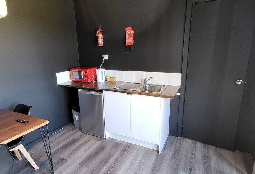 בית מלון כפרי Kangaroo Lake C & C Park