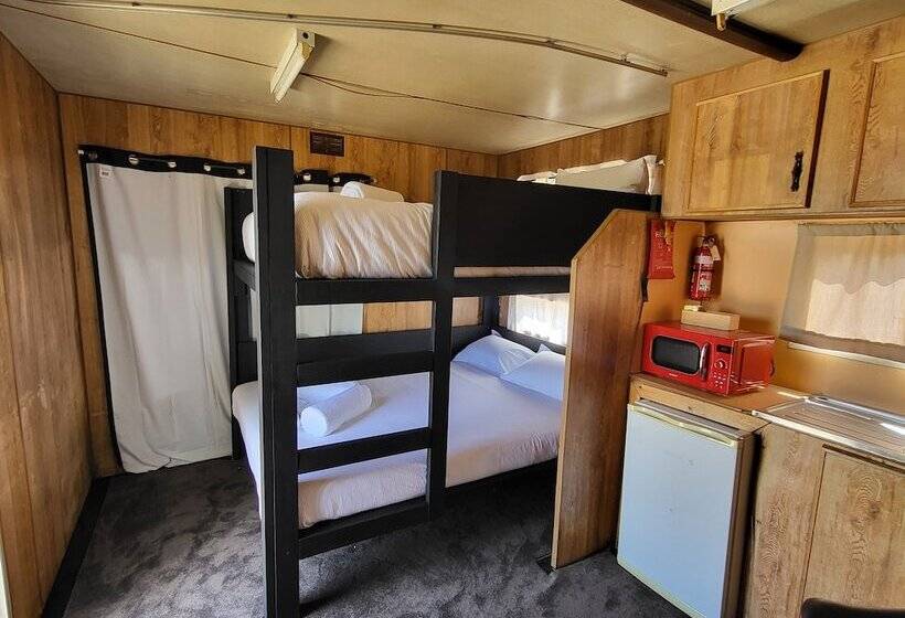 בית מלון כפרי Kangaroo Lake C & C Park