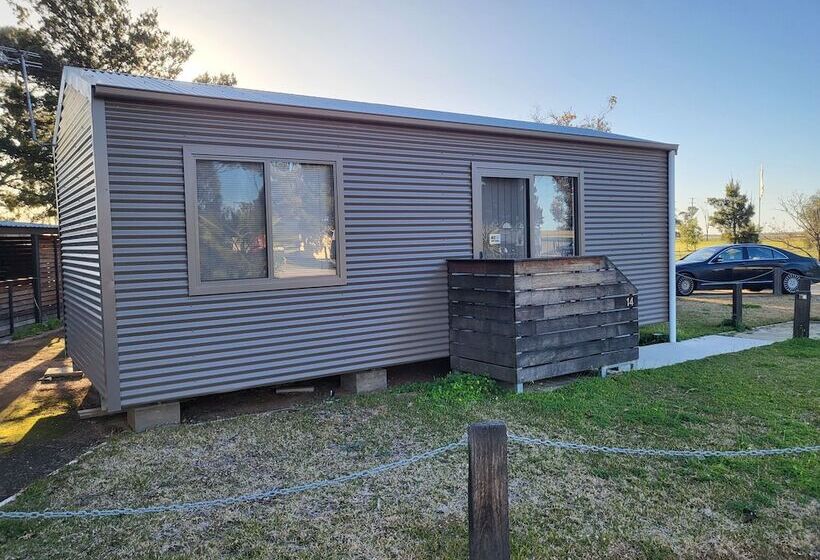 בית מלון כפרי Kangaroo Lake C & C Park