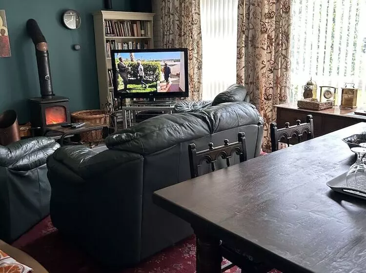 ホテル Lowri Cottage