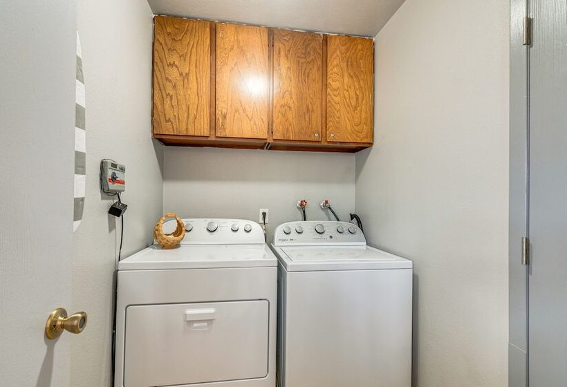 Kanab Home W/ Deck Near Zion National Park!