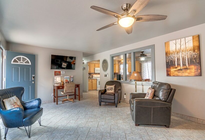 Kanab Home W/ Deck Near Zion National Park!