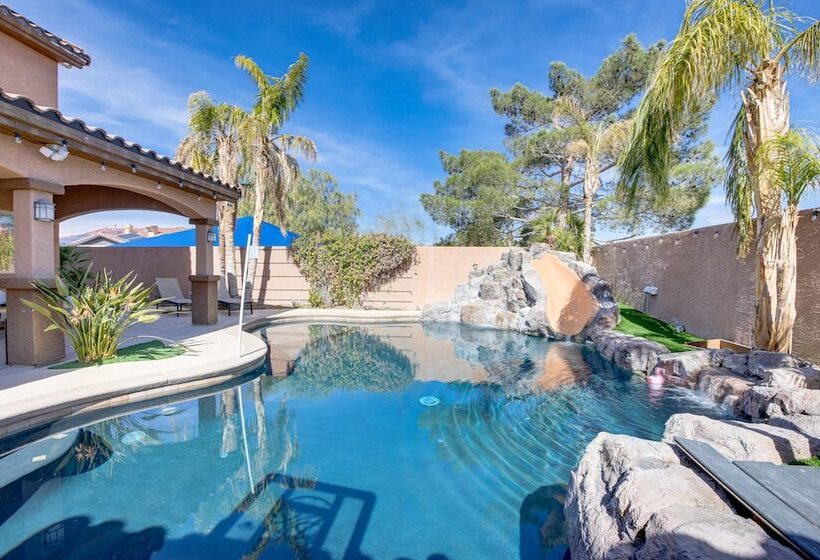 Large Las Vegas Home W/ Pool, Hot Tub + Game Room
