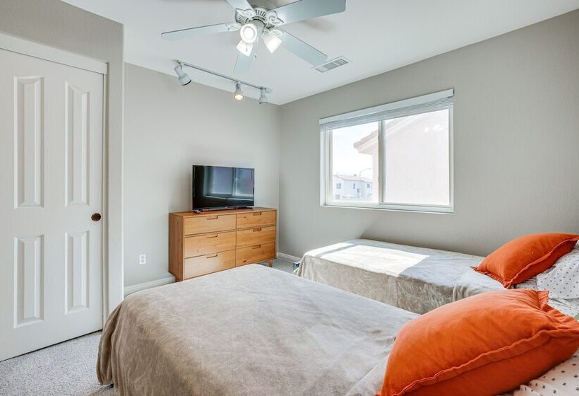 Large Las Vegas Home W/ Pool, Hot Tub + Game Room