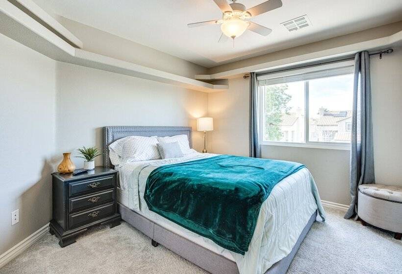 Large Las Vegas Home W/ Pool, Hot Tub + Game Room