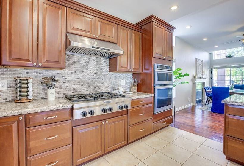 Large Las Vegas Home W/ Pool, Hot Tub + Game Room