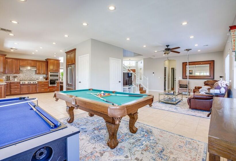 Large Las Vegas Home W/ Pool, Hot Tub + Game Room