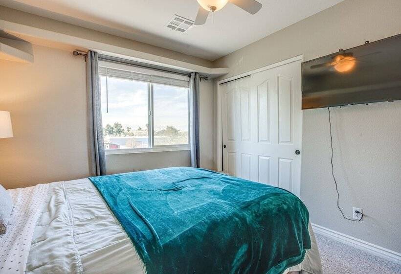 Large Las Vegas Home W/ Pool, Hot Tub + Game Room