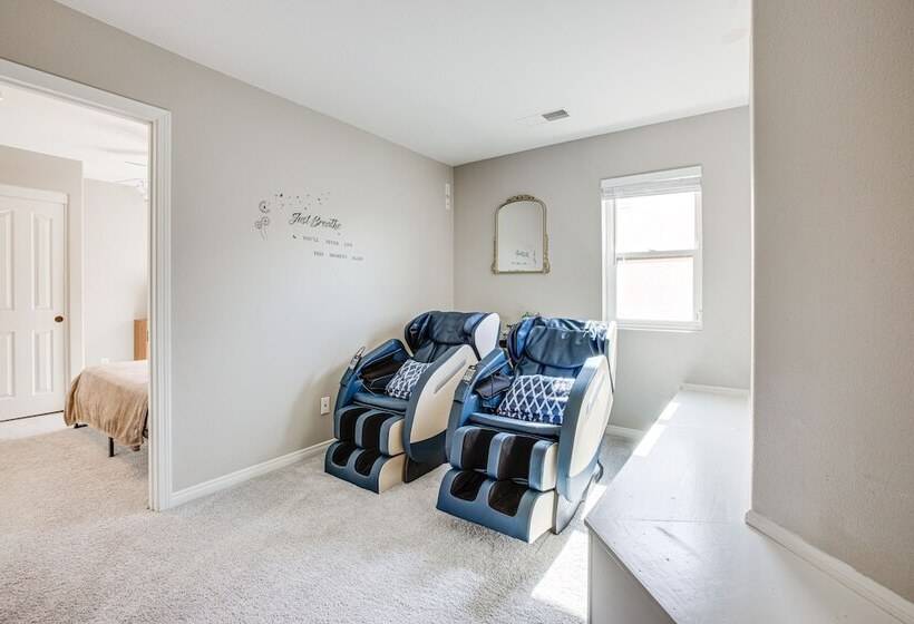 Large Las Vegas Home W/ Pool, Hot Tub + Game Room