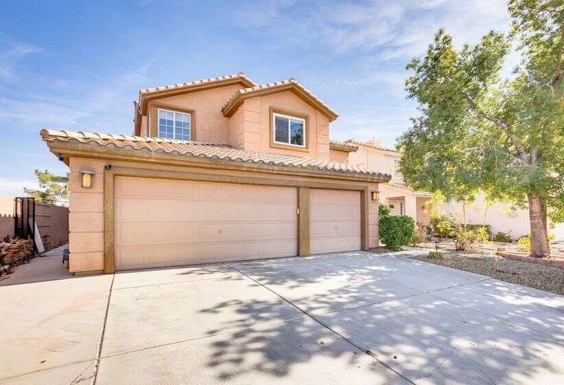 Large Las Vegas Home W/ Pool, Hot Tub + Game Room