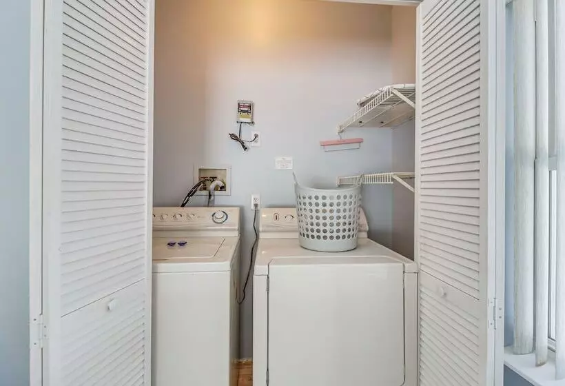 Long Pond Home W/ Private Hot Tub & Game Room