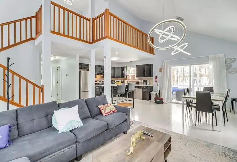 Long Pond Home W/ Private Hot Tub & Game Room