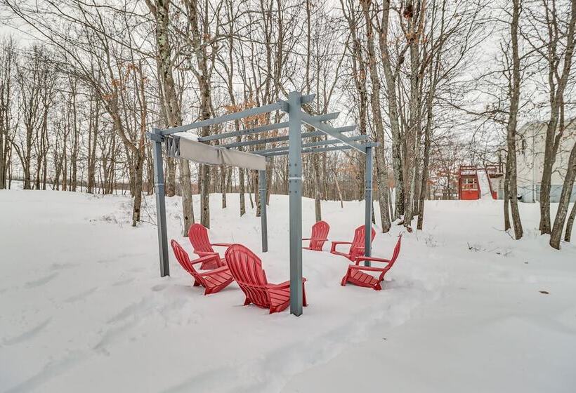 Long Pond Home W/ Private Hot Tub & Game Room