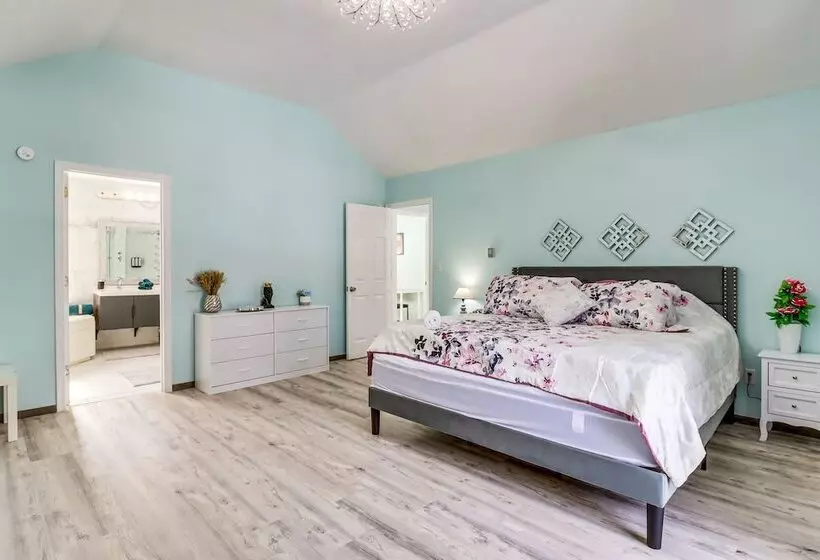 Long Pond Home W/ Private Hot Tub & Game Room