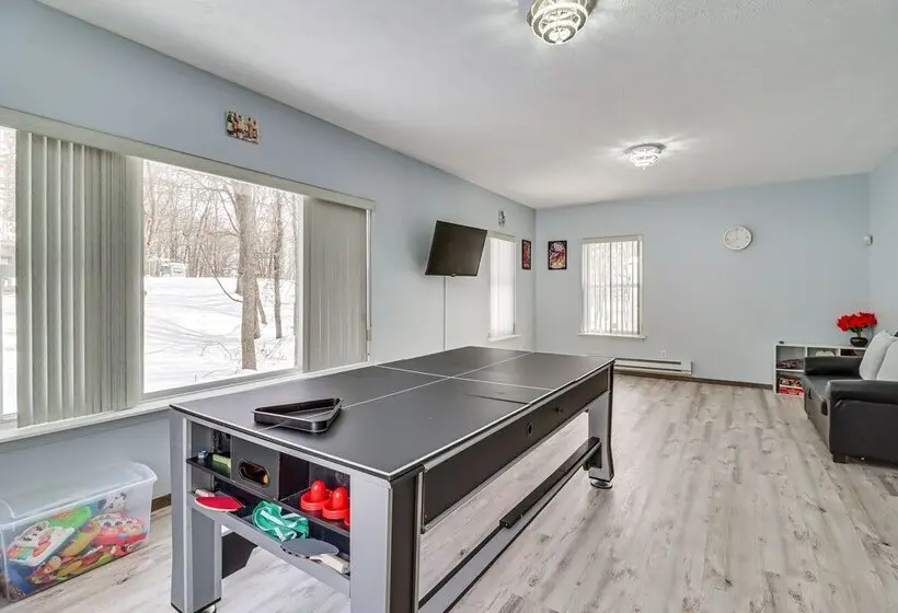 Long Pond Home W/ Private Hot Tub & Game Room