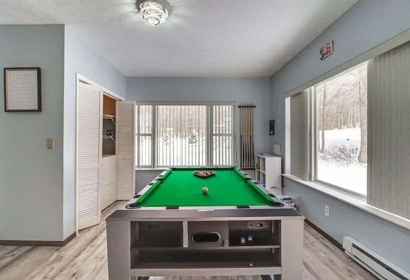 Long Pond Home W/ Private Hot Tub & Game Room
