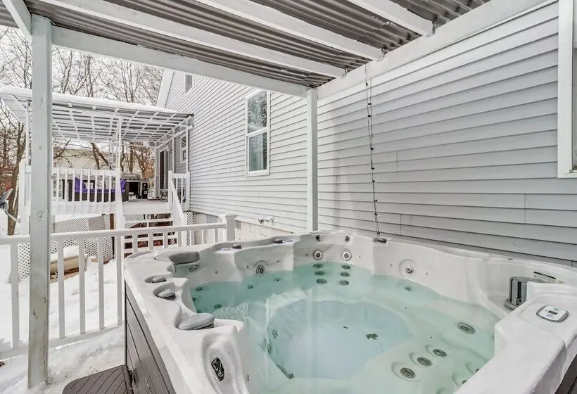 Long Pond Home W/ Private Hot Tub & Game Room