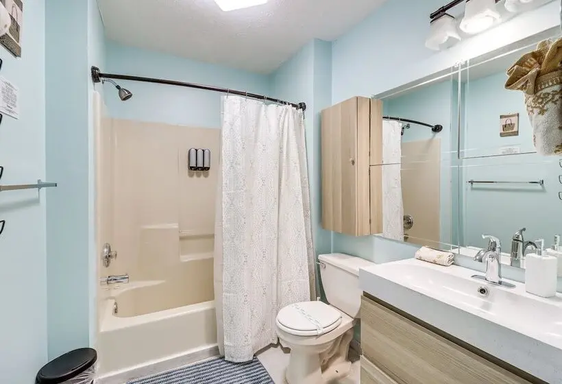 Long Pond Home W/ Private Hot Tub & Game Room