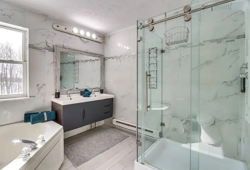 Long Pond Home W/ Private Hot Tub & Game Room