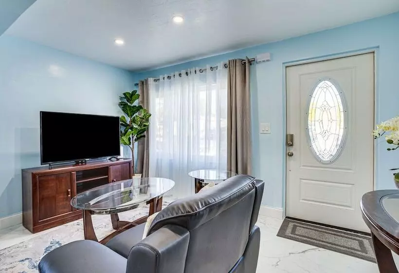 North Miami Home W/ Central A/c: Walk To Beaches!